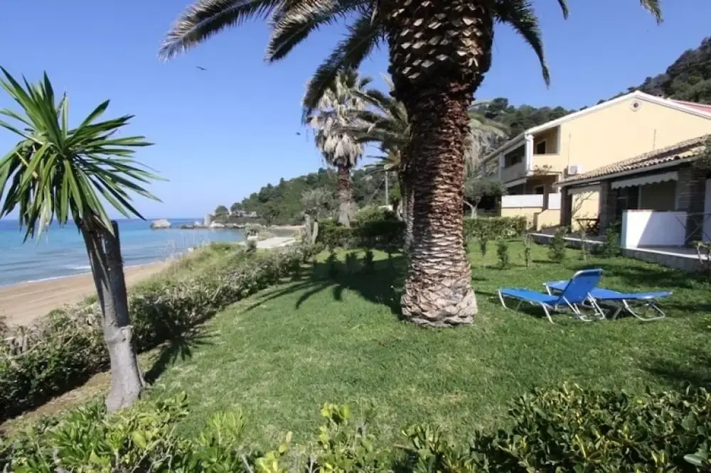Menigos AB4G no50 Beachfront 2 Bdr Apt