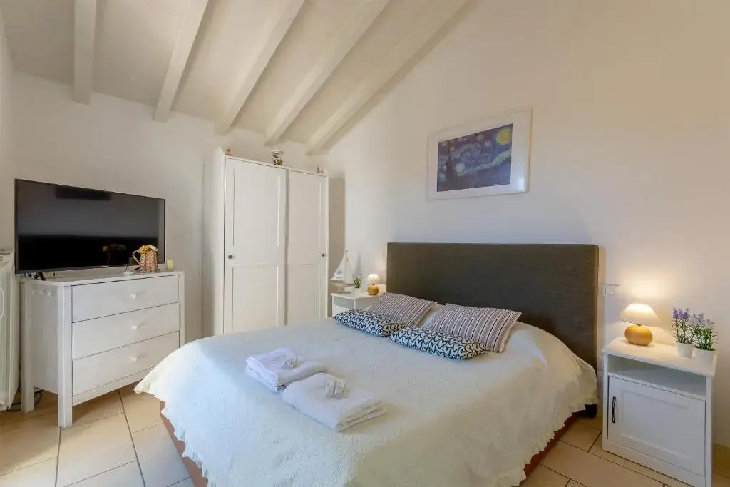 Villino Esse, Libero su 4 Lati più Dependance nel cuore della Versilia