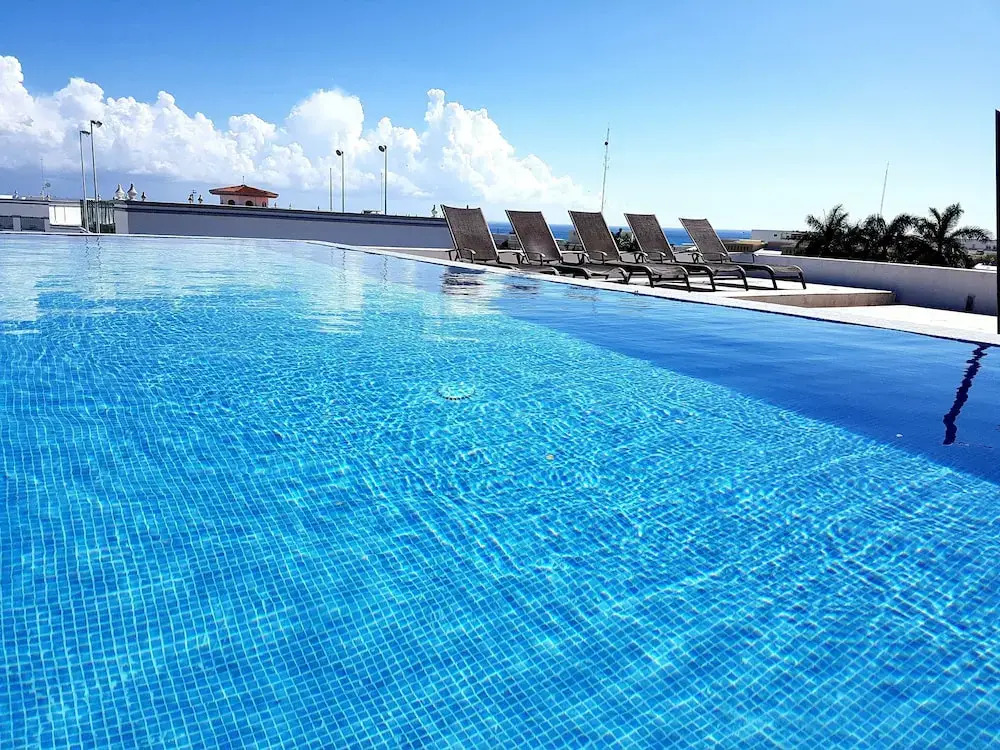 Comfortable 2 BR condo steps away from 5th Av and Mamitas Beach by Happy Address