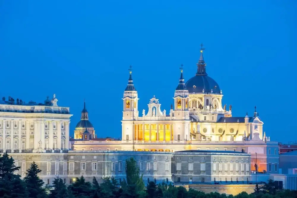 Royal Apart. la Almudena by Allô Housing