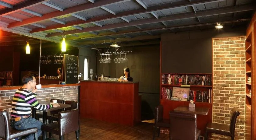 Riverside Hotel