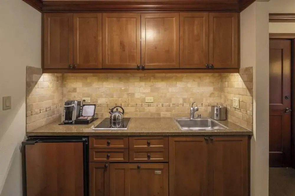 1BR Suite w/ Fireplace, Resort Pools, Spa & Gym