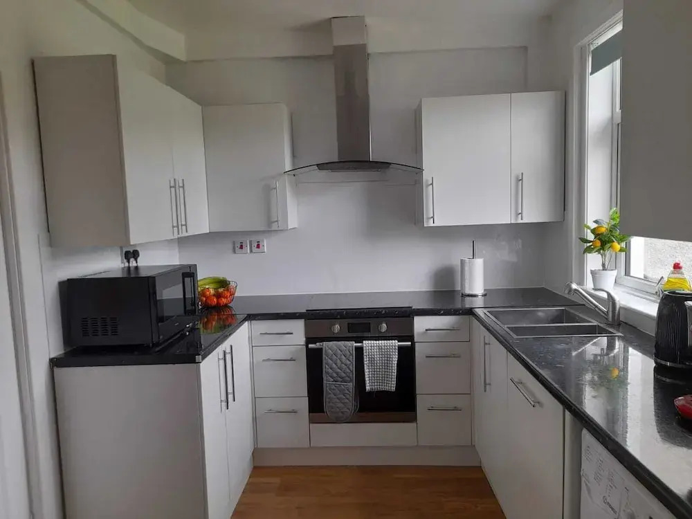House-3br-garden-parking-near Inverness Castle