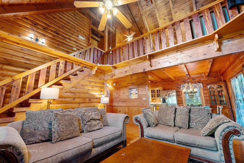 Burning Tree 3 Bedroom Cabin by RedAwning