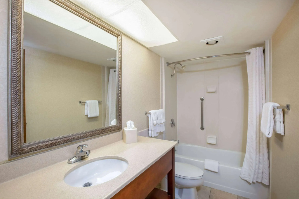 AmericInn by Wyndham Omaha