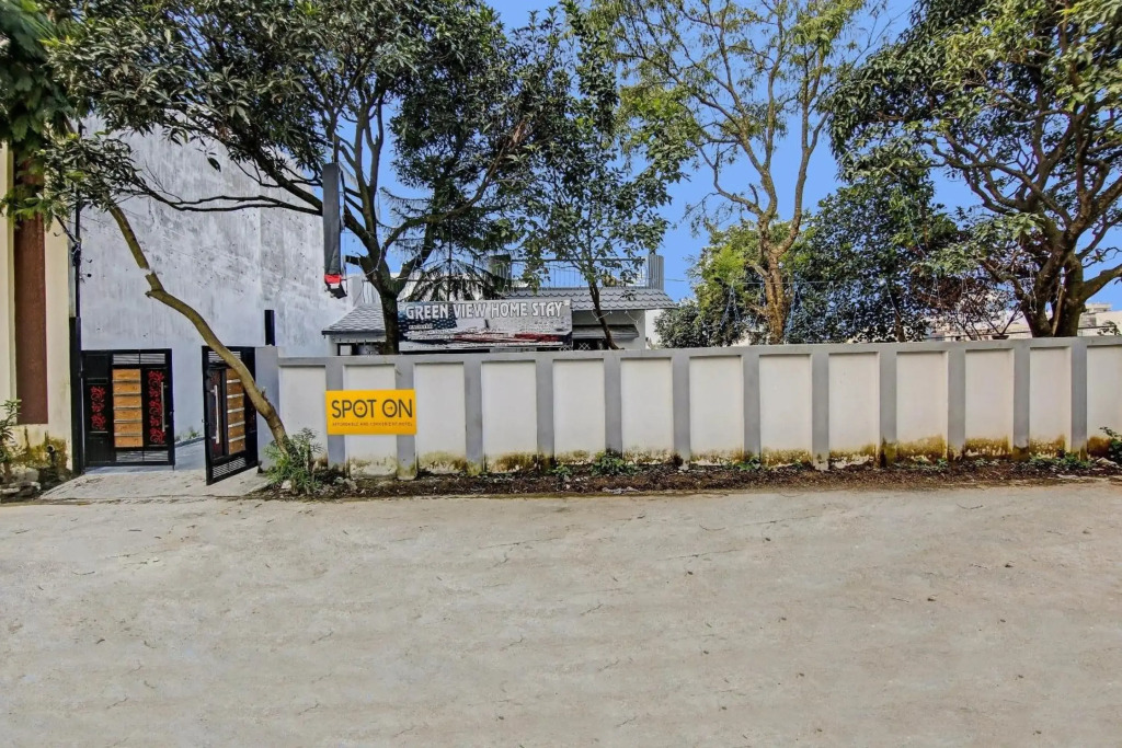SPOT ON 70204 Hotel Greenview Homestay