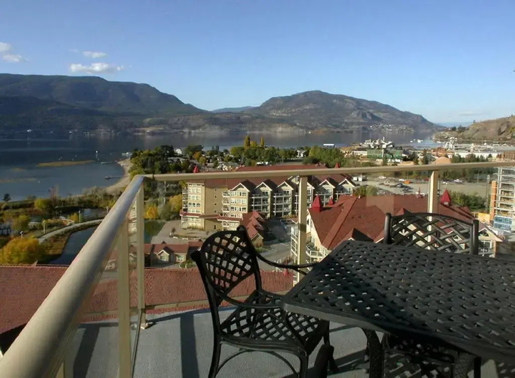 Sunset Waterfront Resort by Discover Kelowna Resort Accommodations