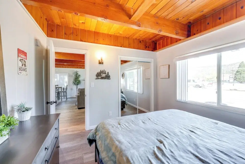 2 Mi to Trails: Modern Mountain Condo in Big Bear
