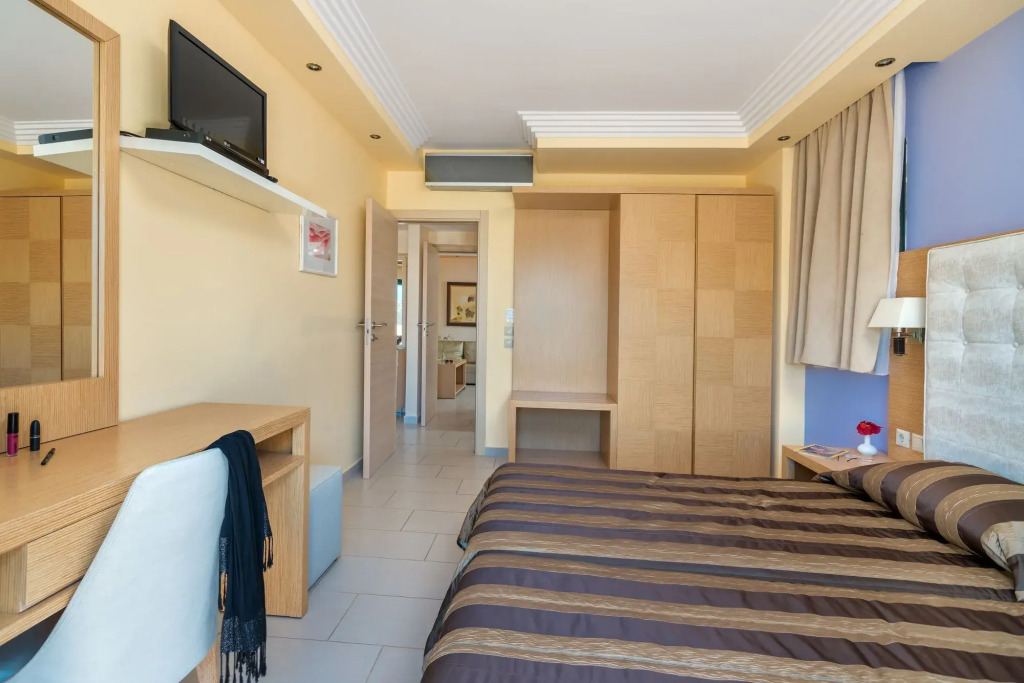 Ai Yannis Suites and Apartments Hotel
