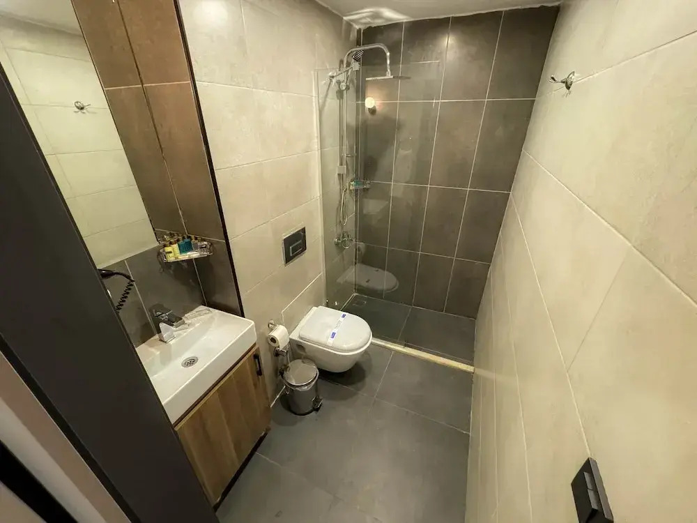 Zeno Suites Hotel