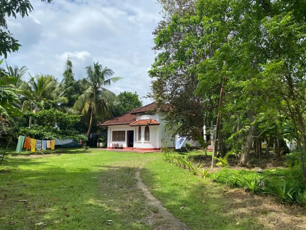 Siri medura surf yoga meditation guesthouse and hostel