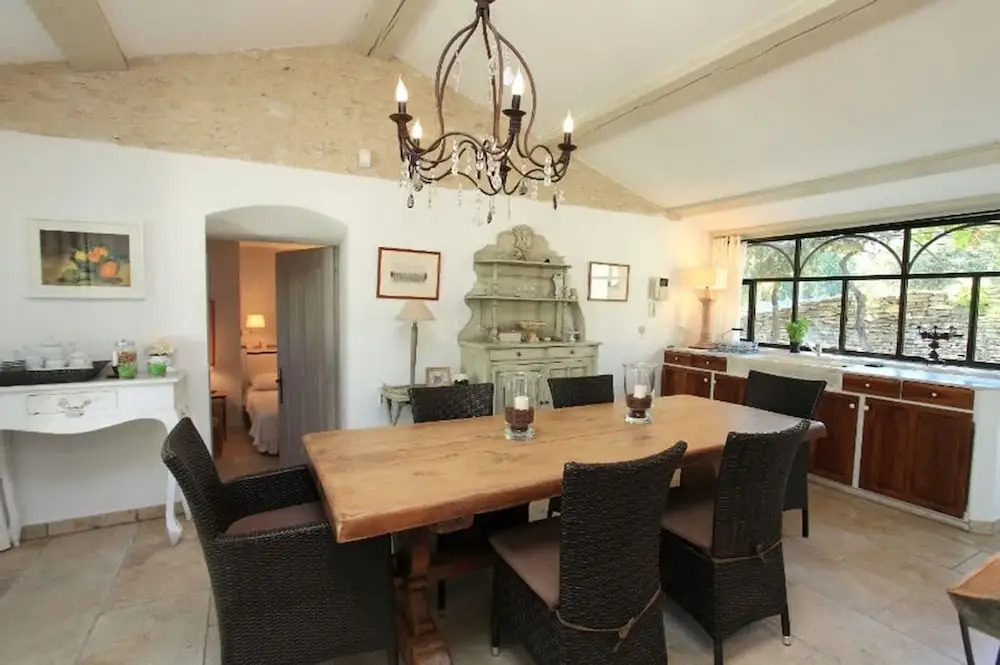Provencal Villa in the Heart of the Luberon Scrubland