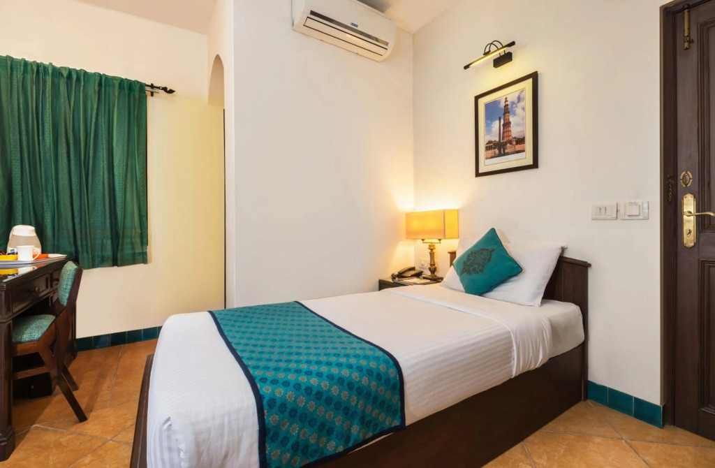 Home@F37 Kailash Colony Metro