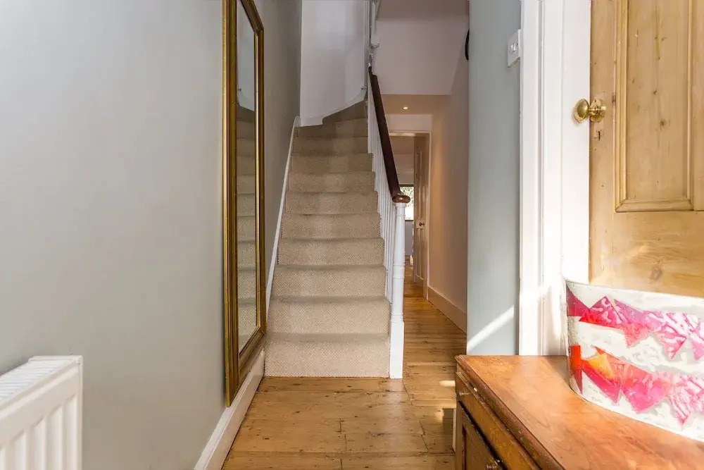 2 Bedroom House with Garden - Sleeps 6