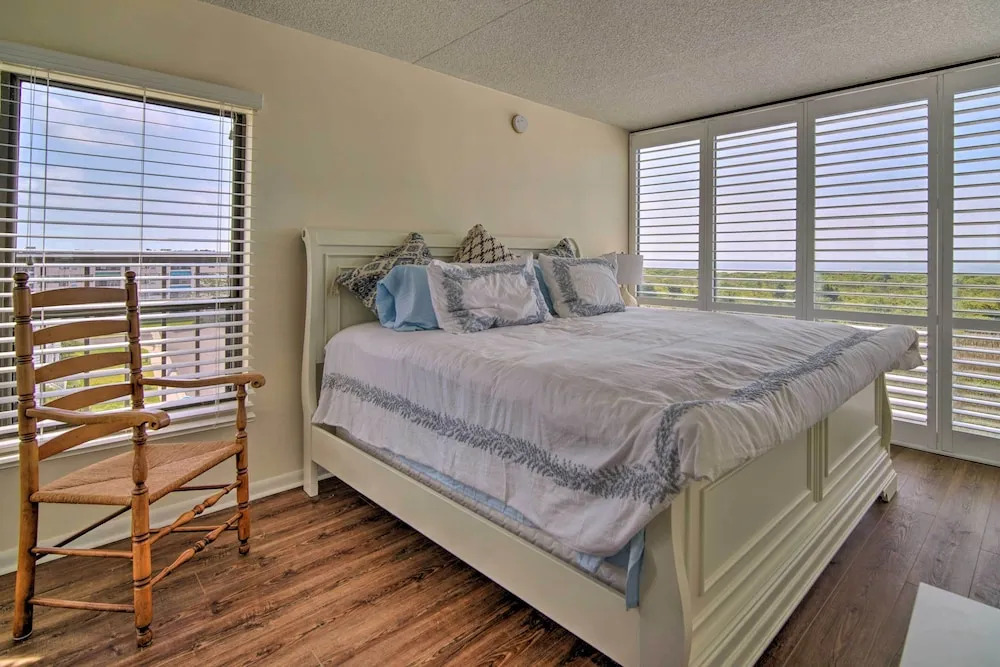 Welcoming Brigantine Condo w/ Ocean Views!