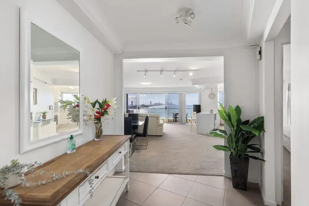 Burleigh Headland 2 Bedroom Stay, just a stones throw from the beach!