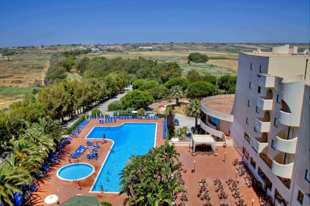 Paradise Beach Resort
