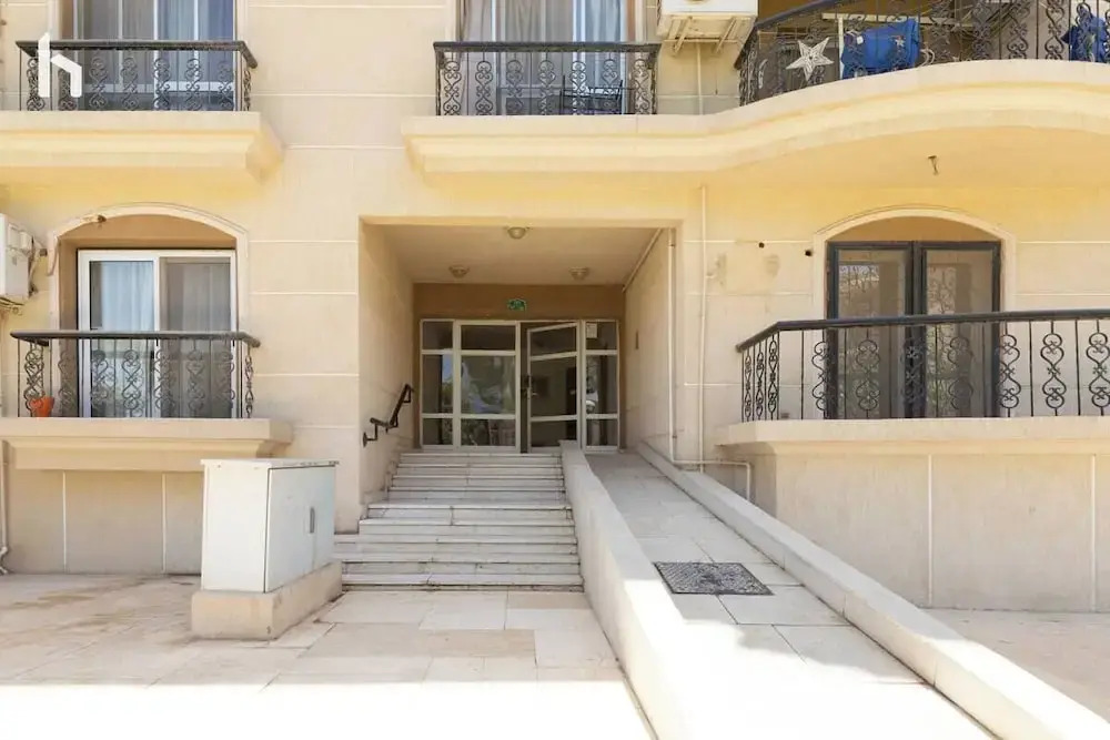 3Beds Apartment in Rehab City