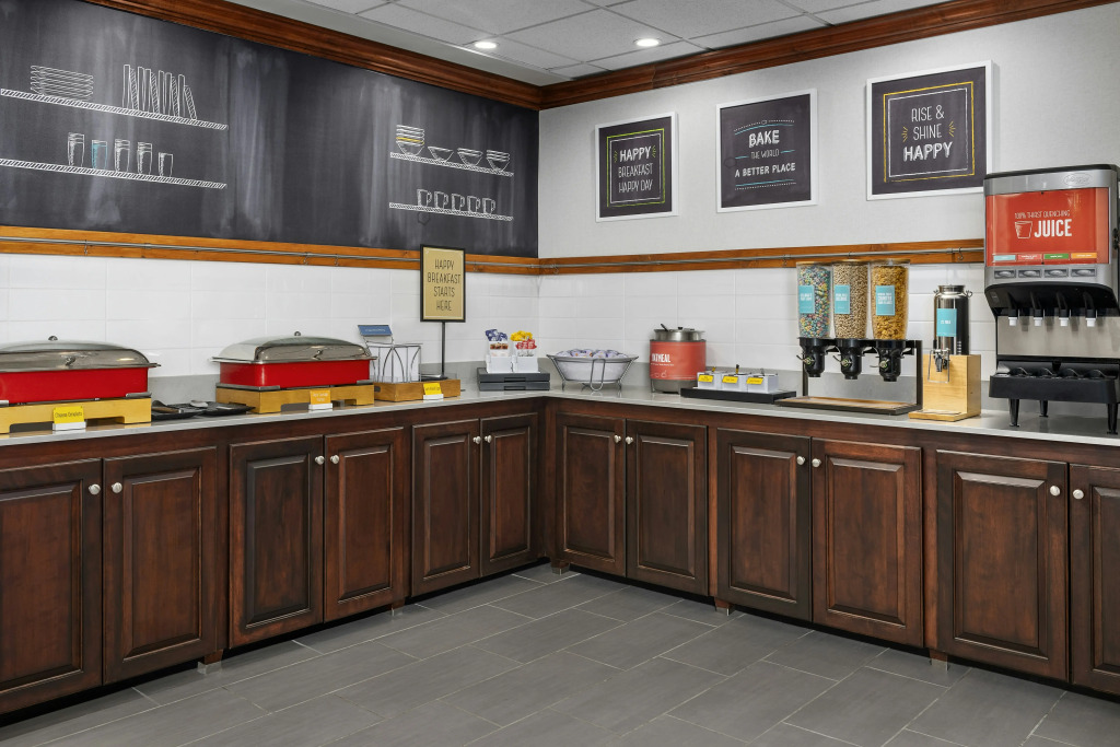 Hampton Inn & Suites at Lake Mary Colonial Townpark
