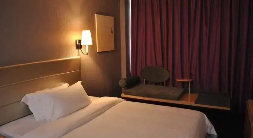Leisurelyness Hotel