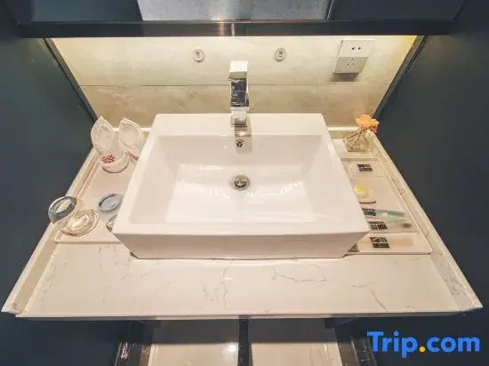 Dimei Dilianya Hotel (Kunming Linyuqiao Metro Station)