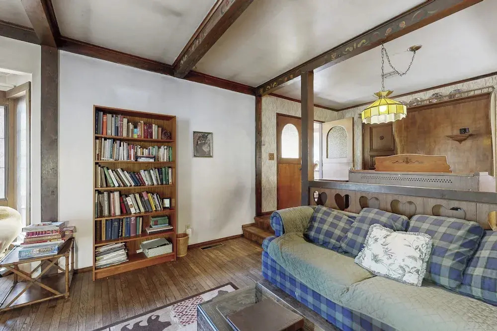 2BR House w/ Private Hot Tub, Free Wifi