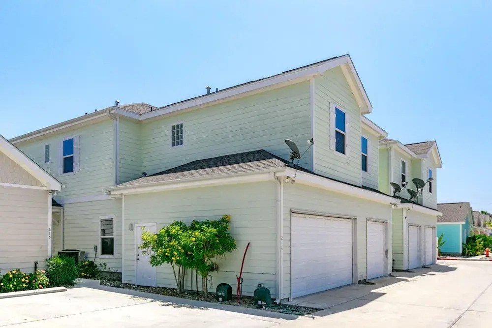 Rare 5BR Pirates Bay Condo by RedAwning