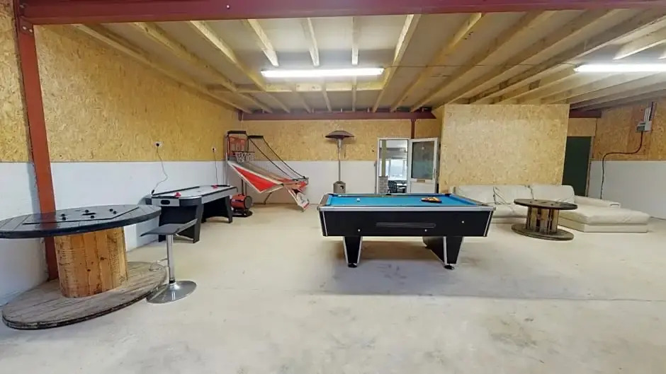 AC/DC Glamping