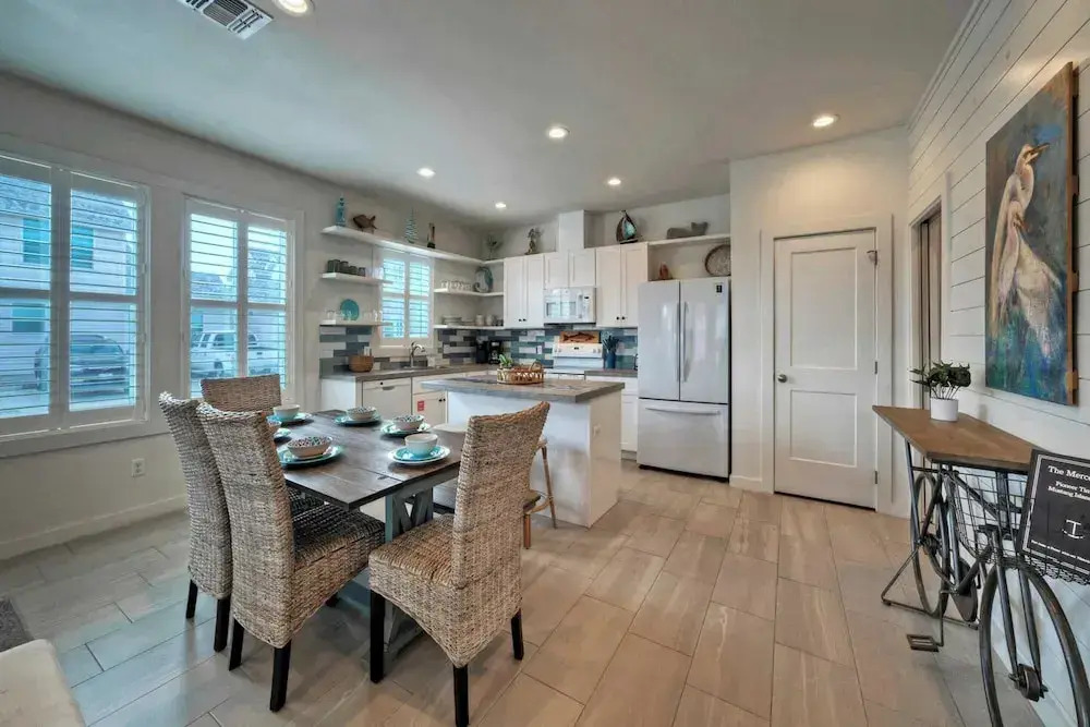 Sleeps 20 2 Homes in Mercer Village w/ Pool Heart of Old Town, Walkable