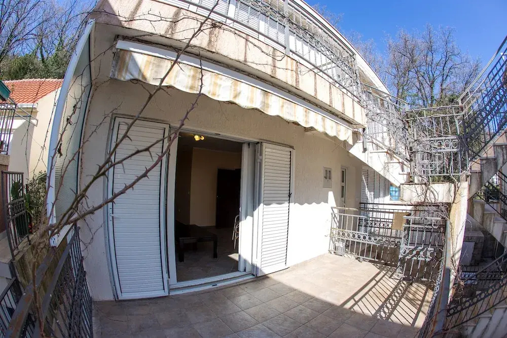 Lira Apartment