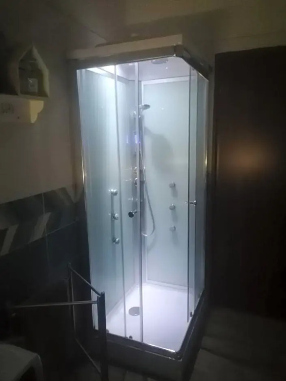 Emmanueli65 fronte clinica per 5 matrimoniale 2 singoli 1 divano letto