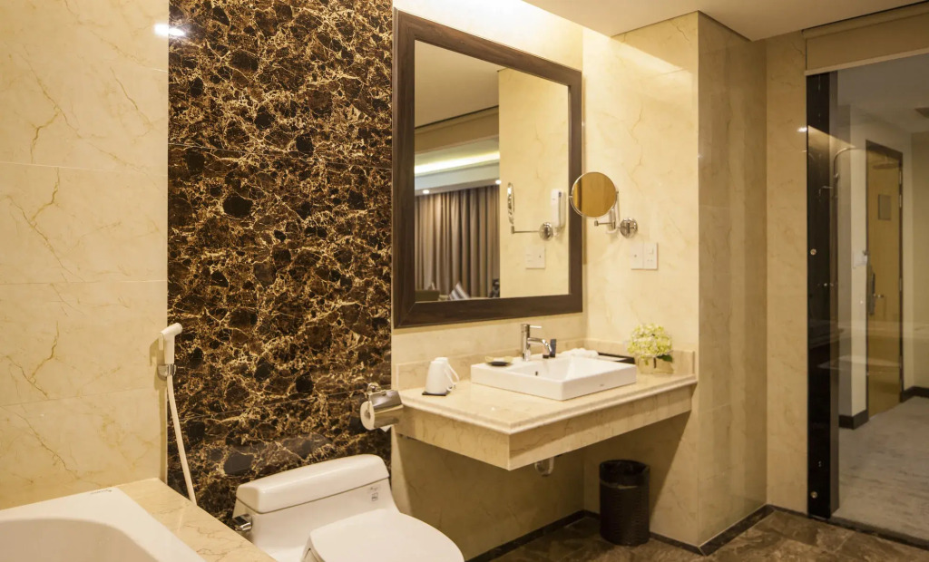 Muong Thanh Luxury Nhat Le Hotel