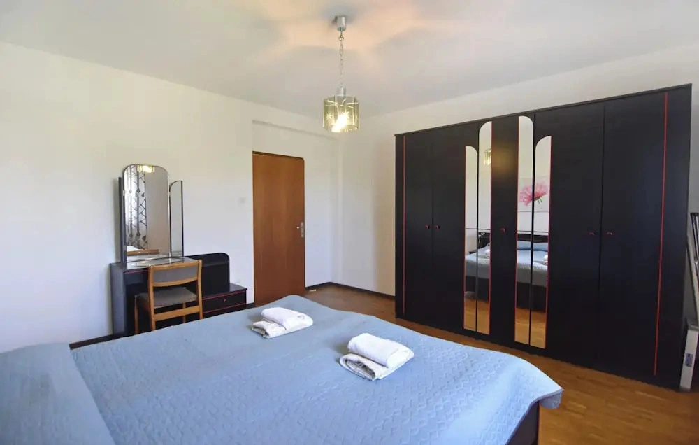 Spacious Flat With Terrace in Umag