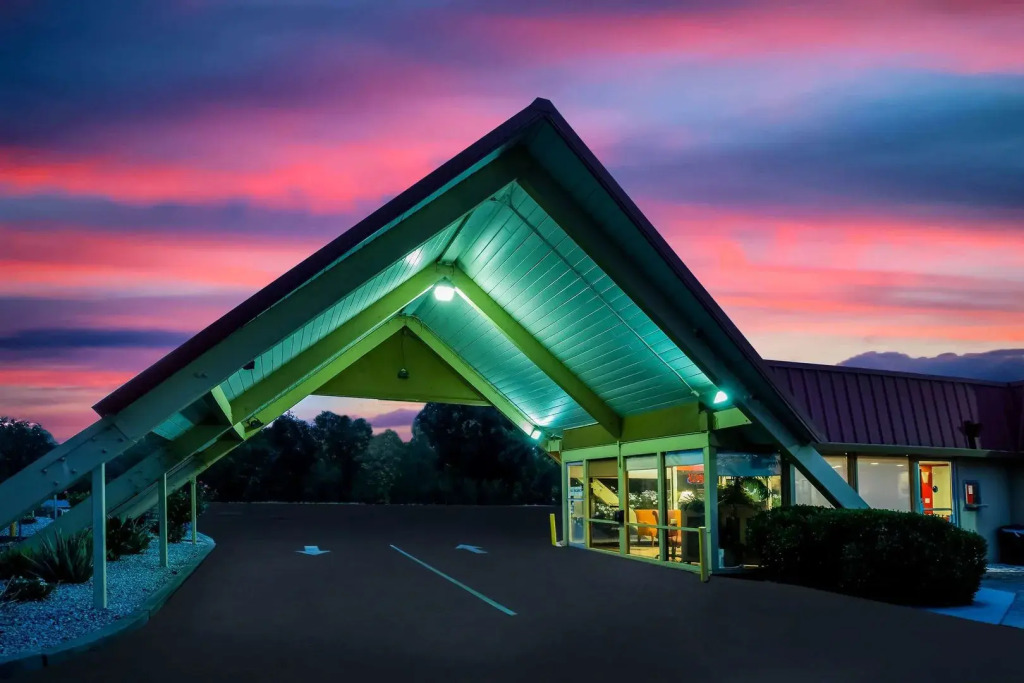 Travelodge by Wyndham Red Bluff South of Redding