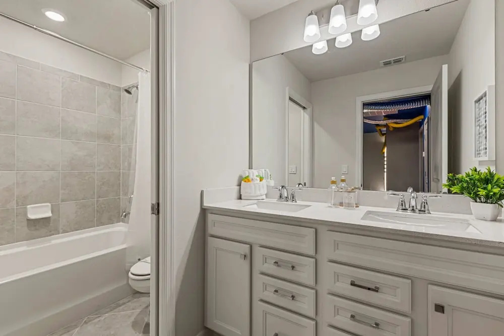 Stunning 5Bd w Pool Game Room Near Disney 16172
