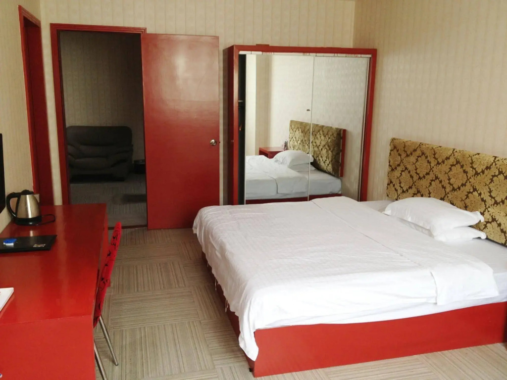 Urba Jinxiang Hotel (Baoti Subway Women and Children Store)
