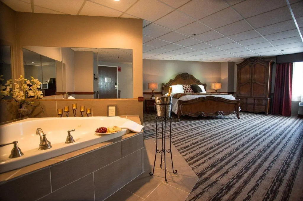 Colonial Hotel