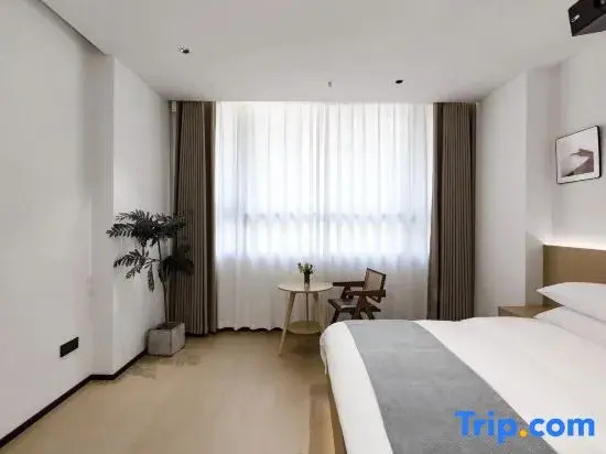 Zhongxian Manchester City Smart Hotel