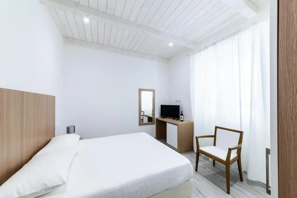 La Promenade Rooms & Suites