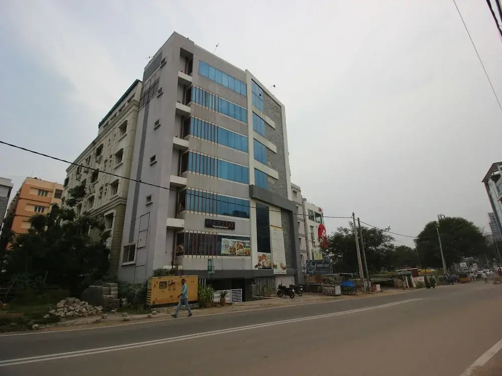 OYO 22279 Flagship Hotel Pavan