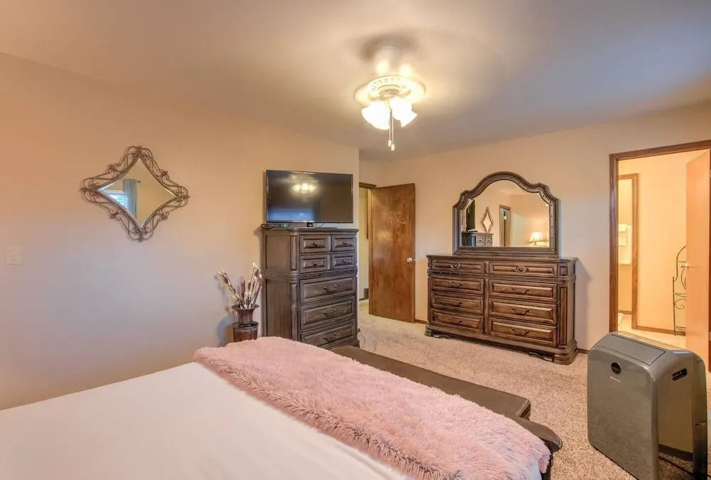 4BR Entertainer AF Academy Hot Tub, Firepit!