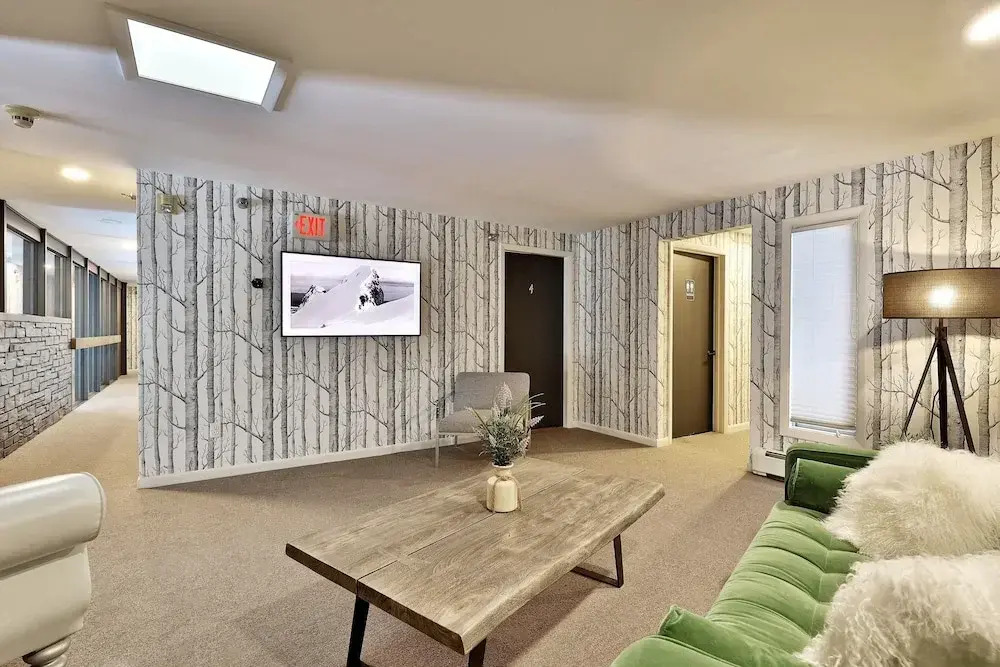 The Birch Ridge: Colonial Maple Room #1 - Queen Suite In Renovated Killington Lodge 1 Bedroom Home