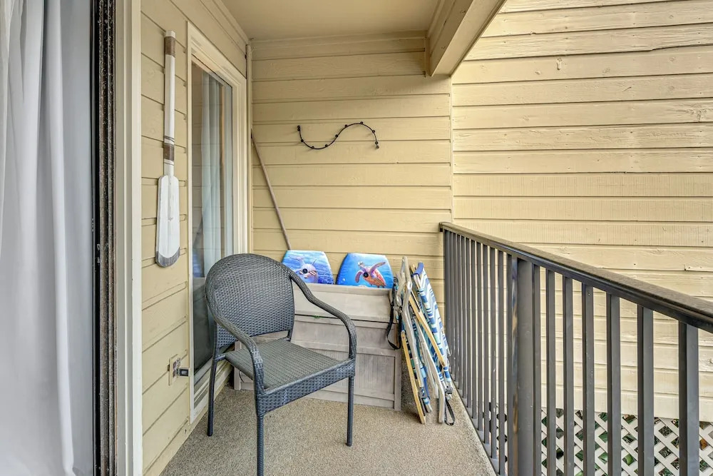 Poolside Bliss, Beach Strolls! Hilton Head Retreat