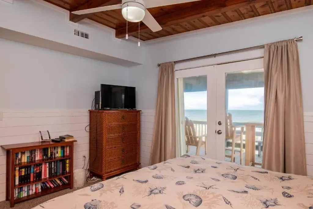 Chillax Inn by Oak Island Accommodations