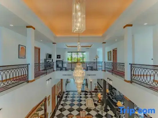 Villa Viola 7 Bedroom, Fully Staffed, on the Golf Course