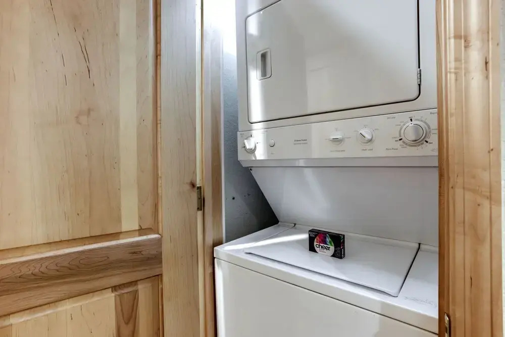 Luxurious 3 bedroom 3 bath condo! 3 Condo by RedAwning