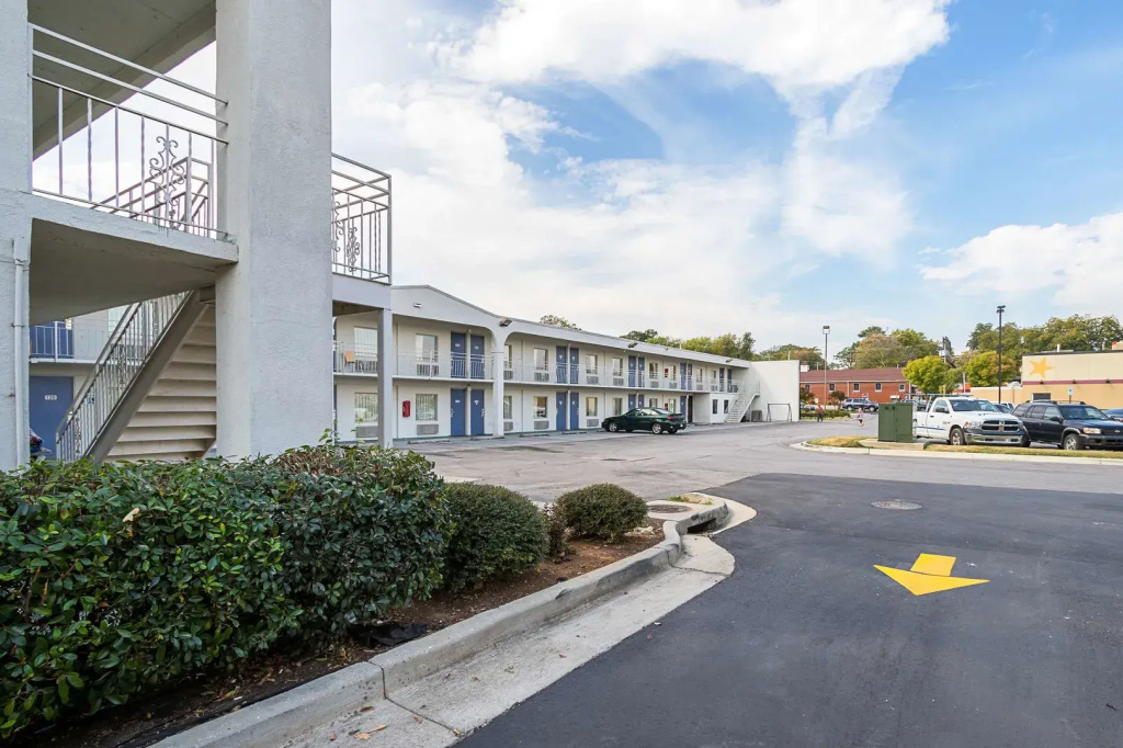 Clarion Pointe Decatur River City