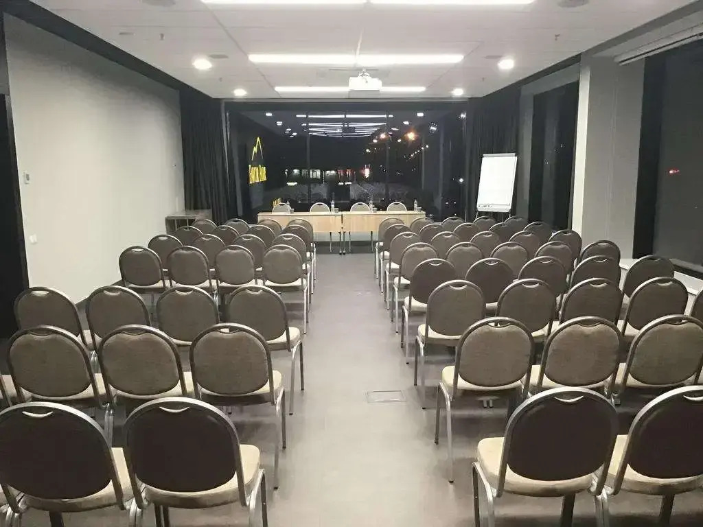 Favor Park Hotel