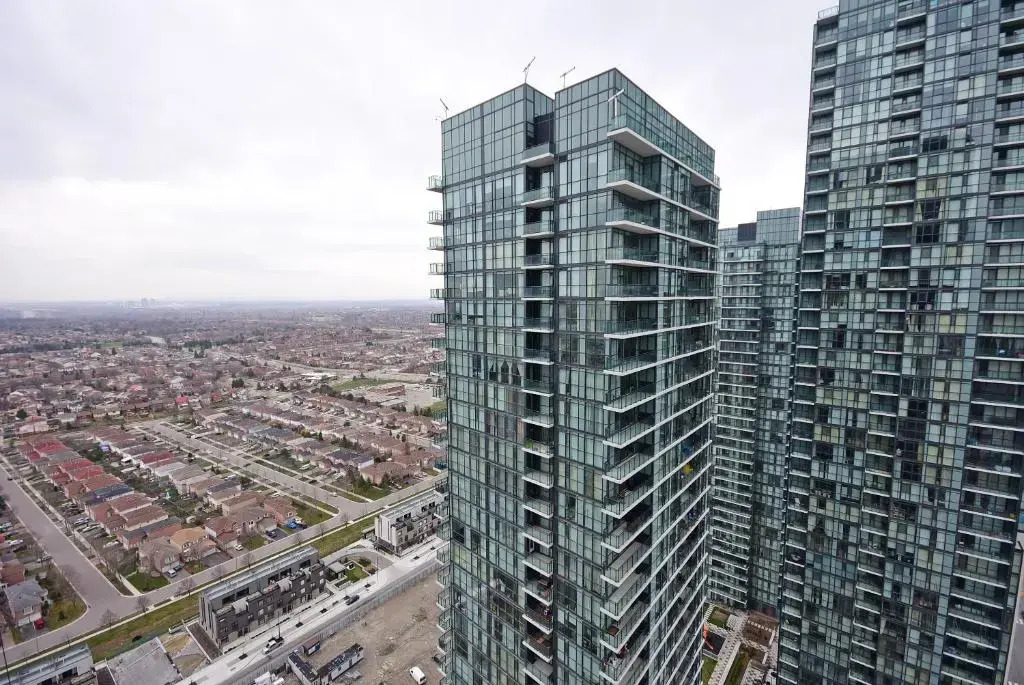 Royal Stays Furnished Apartments - Missisauga City Centre