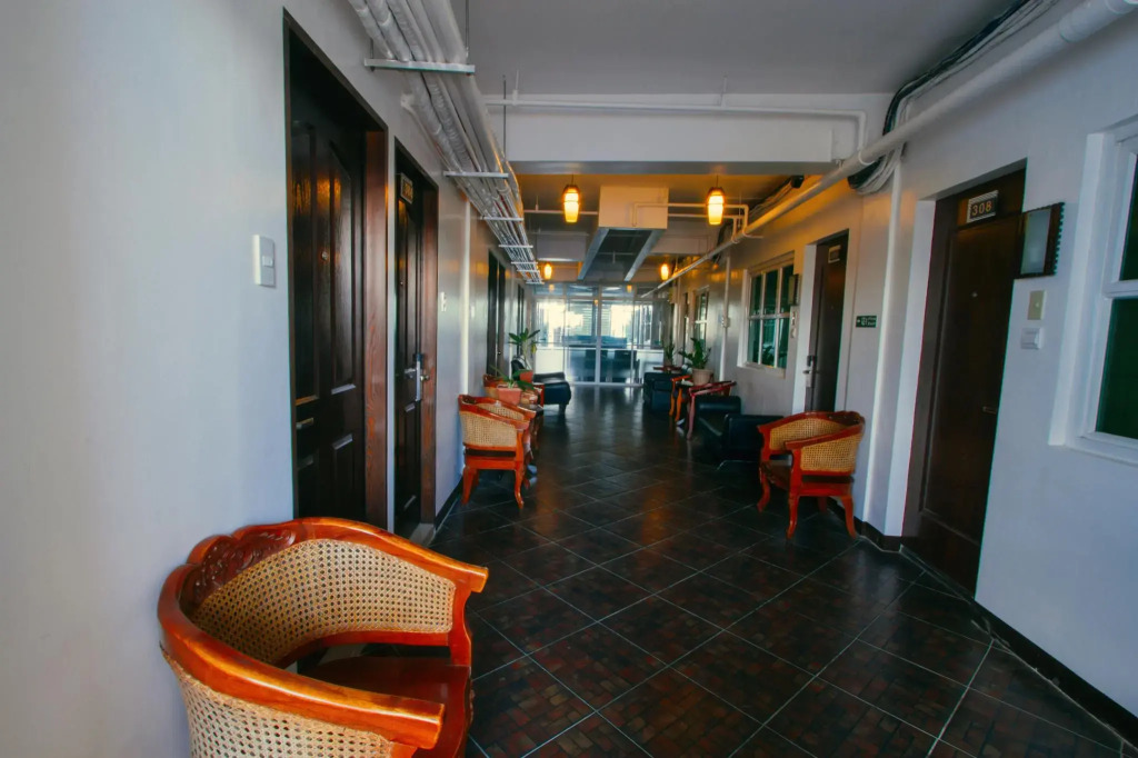 JJ Midcity Inn